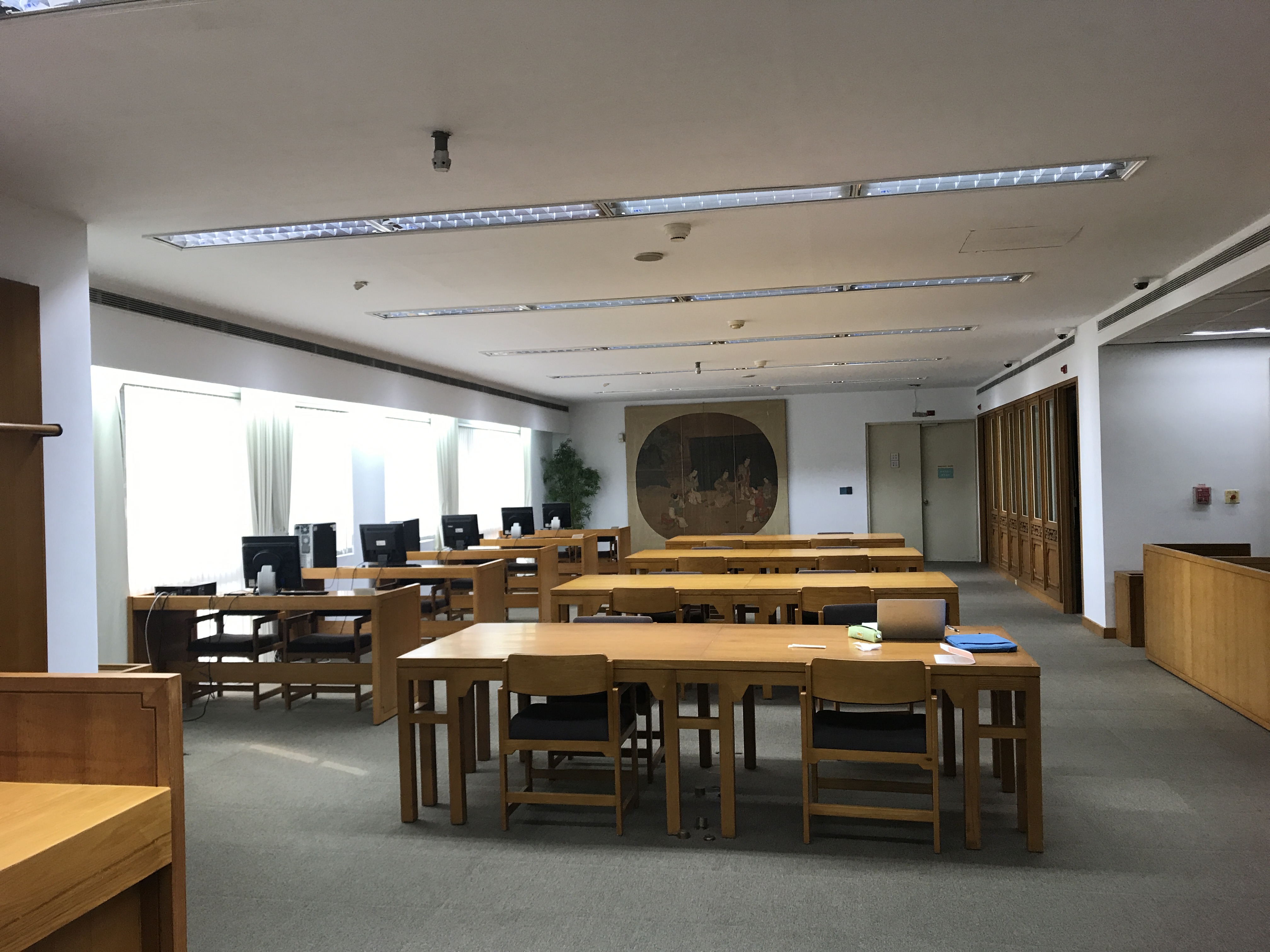 4.古色古香的阅览室.JPG