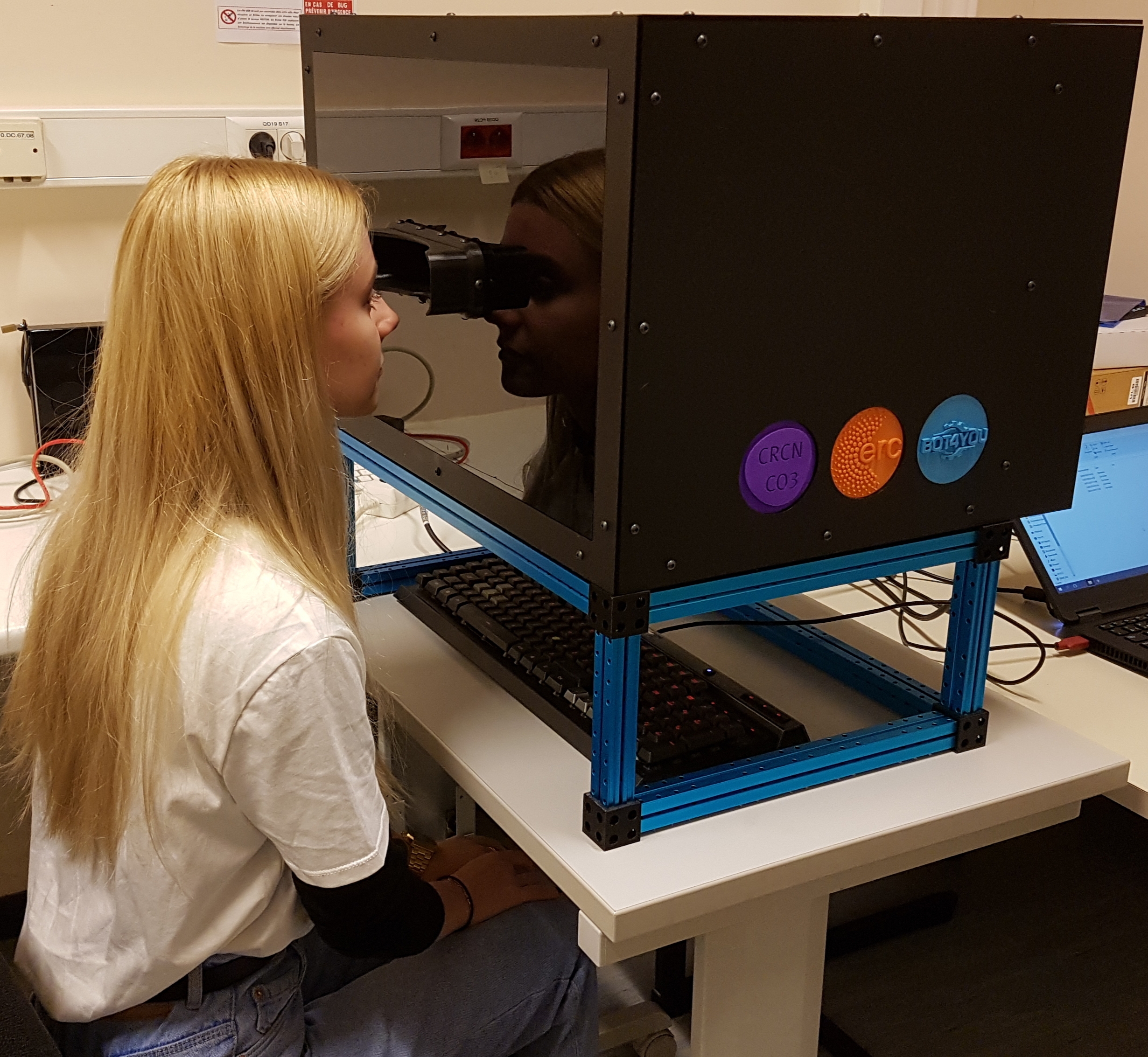 Student looking into the LCD tachistoscope's screen, which can present images for as brief as 2 microseconds.