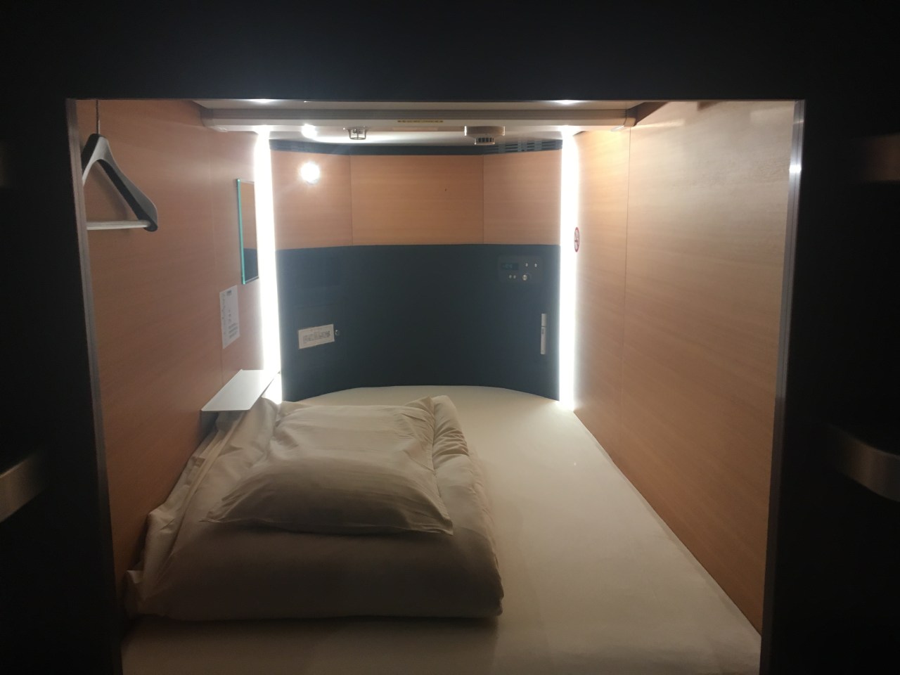 Me and my sorrows in a capsule&nbsp;hotel