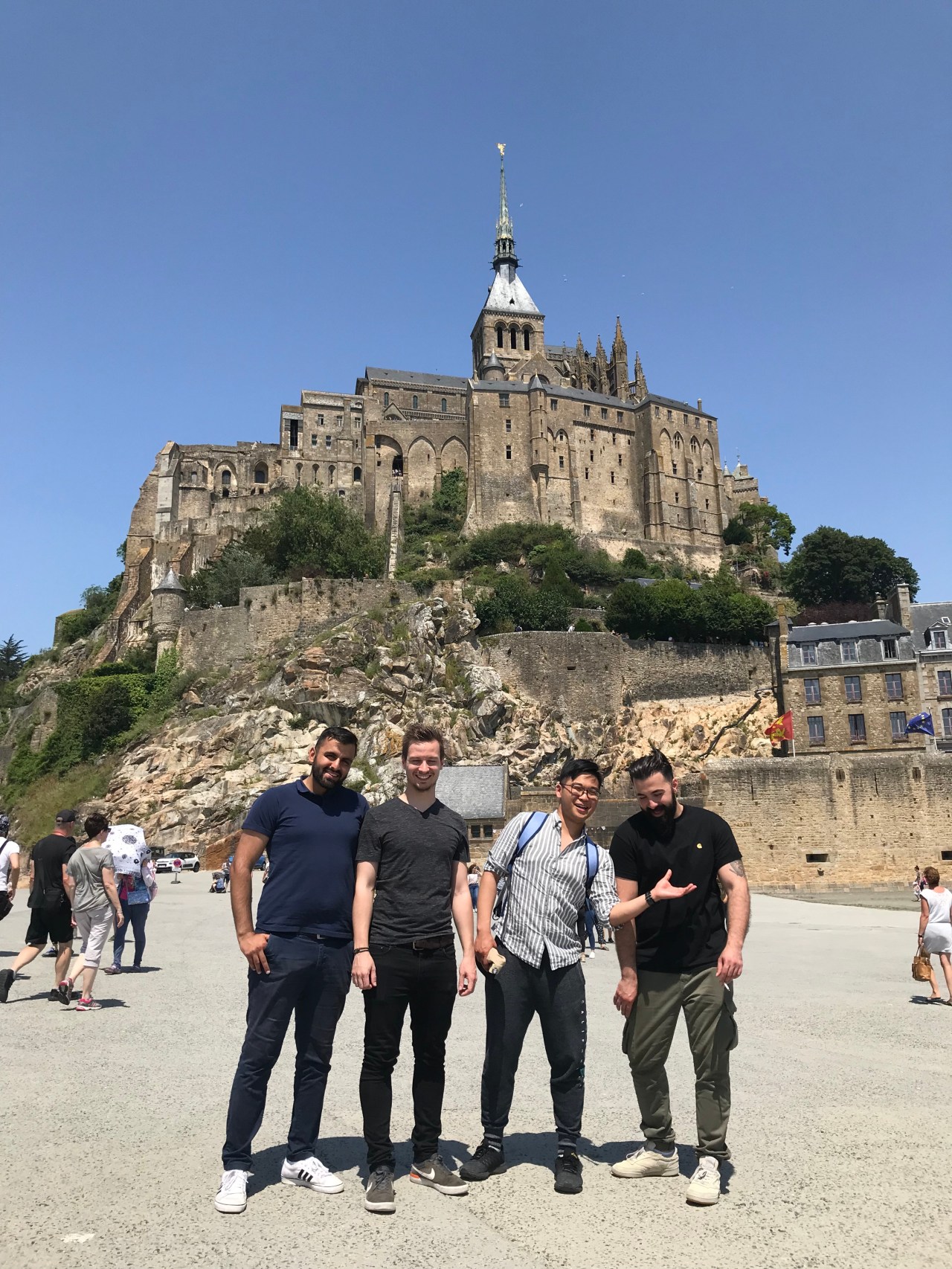 Building an offshore wind and salmon farm in France